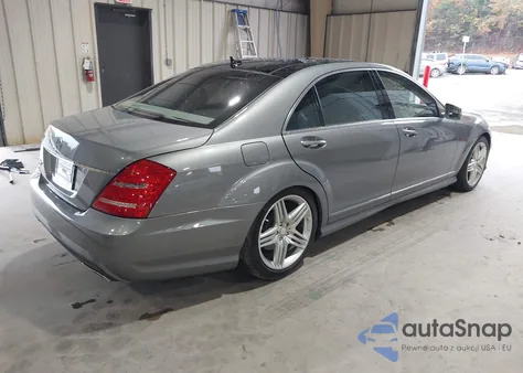 2013 Mercedes-Benz S 550 z USA, uszkodzony, nr VIN WDDNG7DB7DA527500